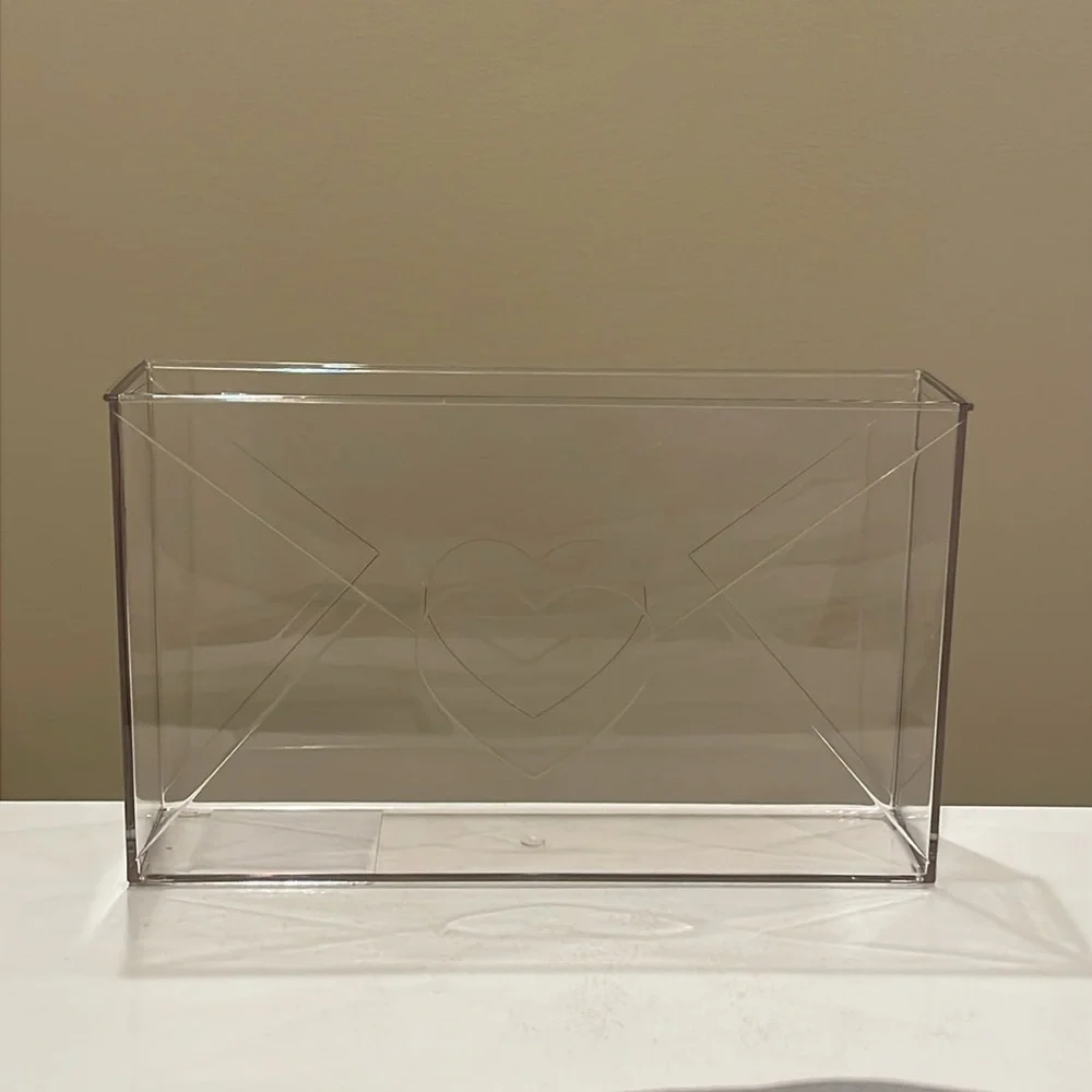 NWT Target Bullseye Playground Valentine’s Acrylic Envelope with Heart Vase
